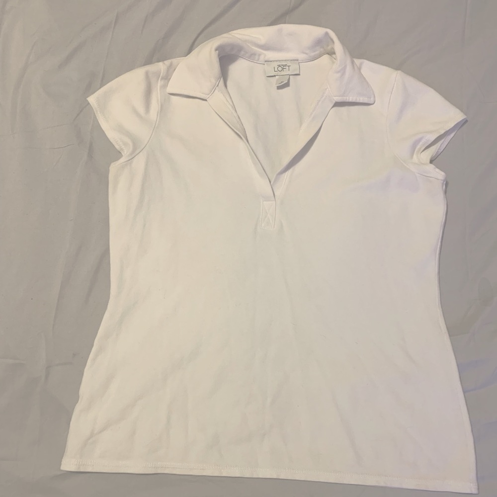 Medium white v neck shirt
